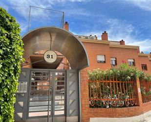 Vista exterior de Casa adosada en venda en  Zaragoza Capital amb Aire condicionat, Terrassa i Piscina