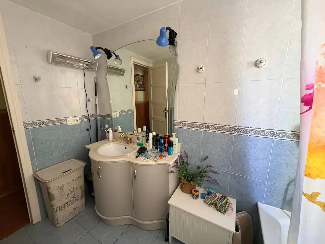 Baño de Piso en venta en Gandia con Aire acondicionado, Amueblado y TV