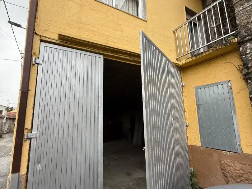 Aparcament de Casa adosada en venda en Sarreaus amb Traster, Moblat i Balcó