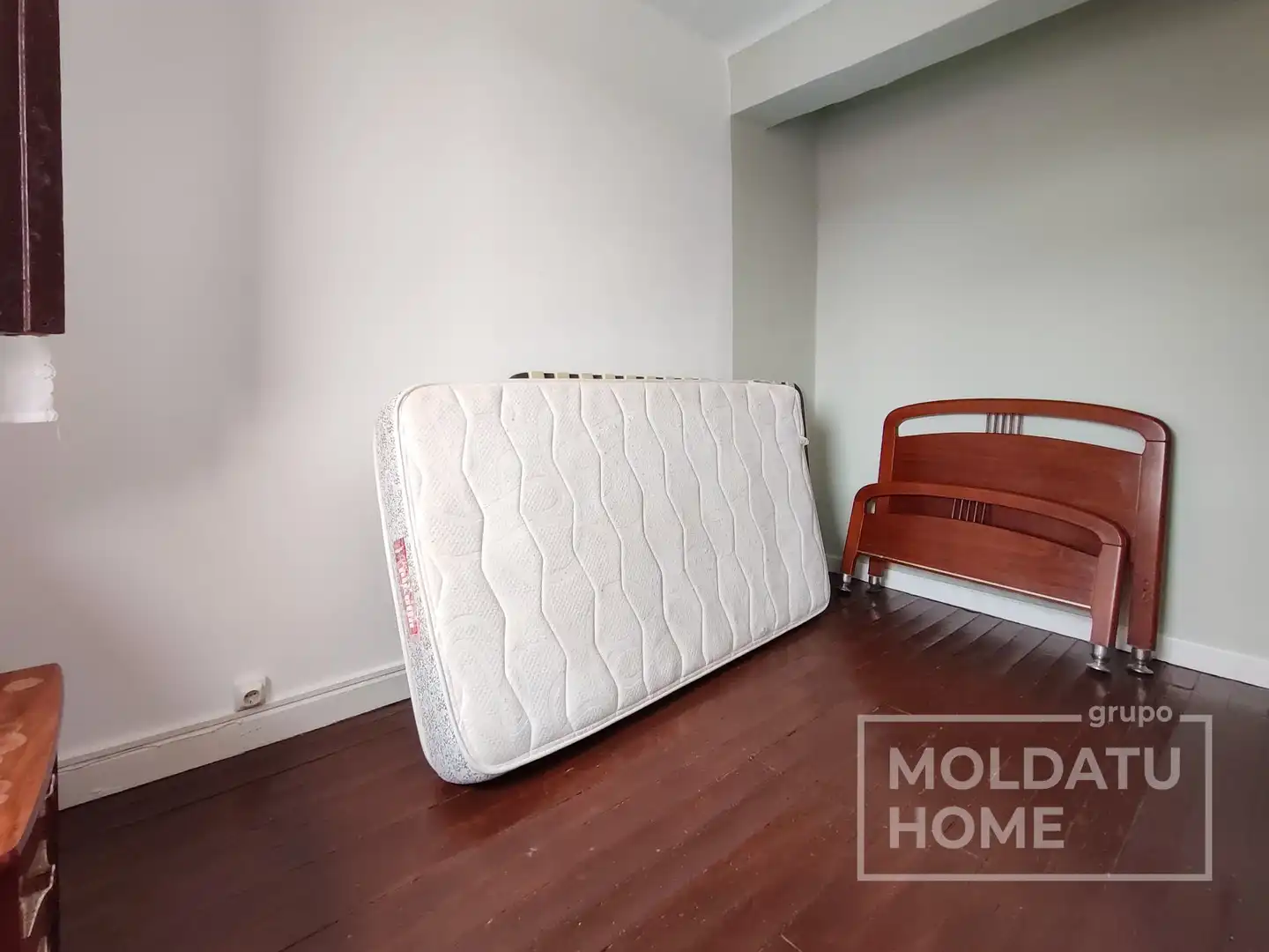 Schlafzimmer von Dachboden zum Verkauf in Irun  mit Heizung und Terrasse