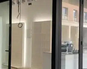 Bany de Local en venda en Sant Cugat del Vallès amb Aire condicionat, Calefacció i Parquet