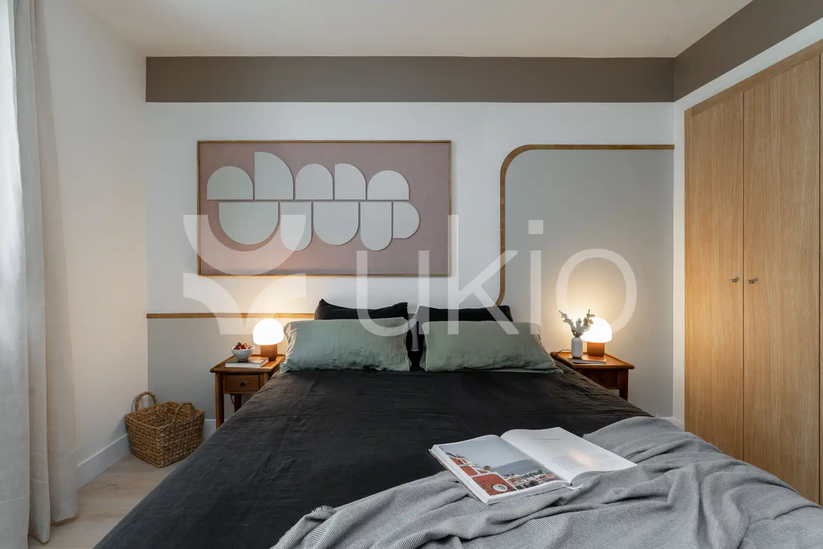 Dormitori de Apartament de lloguer en Madrid amb Aire condicionat, Calefacció i Moblat