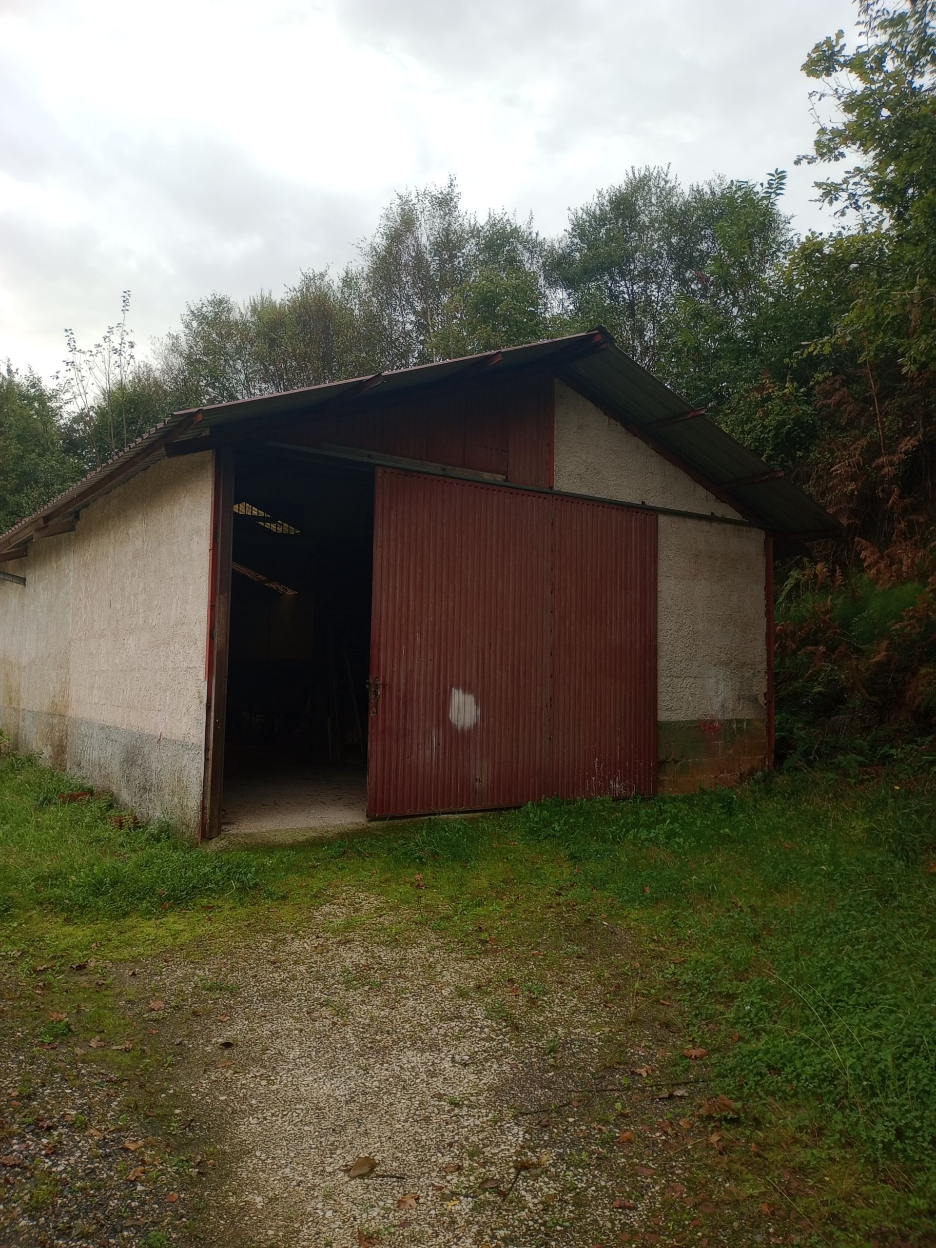 Industrial buildings for sale in Parres