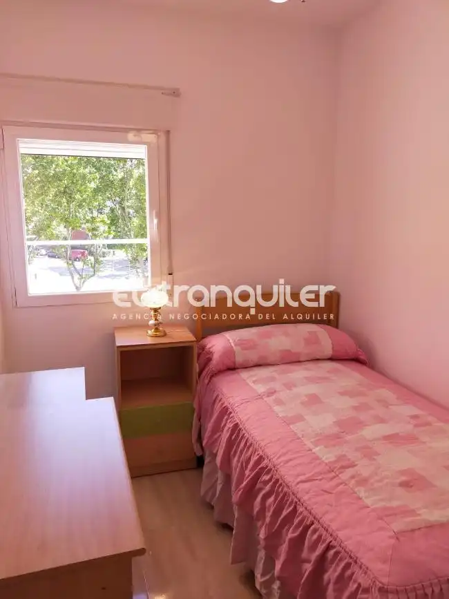 Habitación de Piso de alquiler en Madrid con Terraza, Amueblado y Lavadora