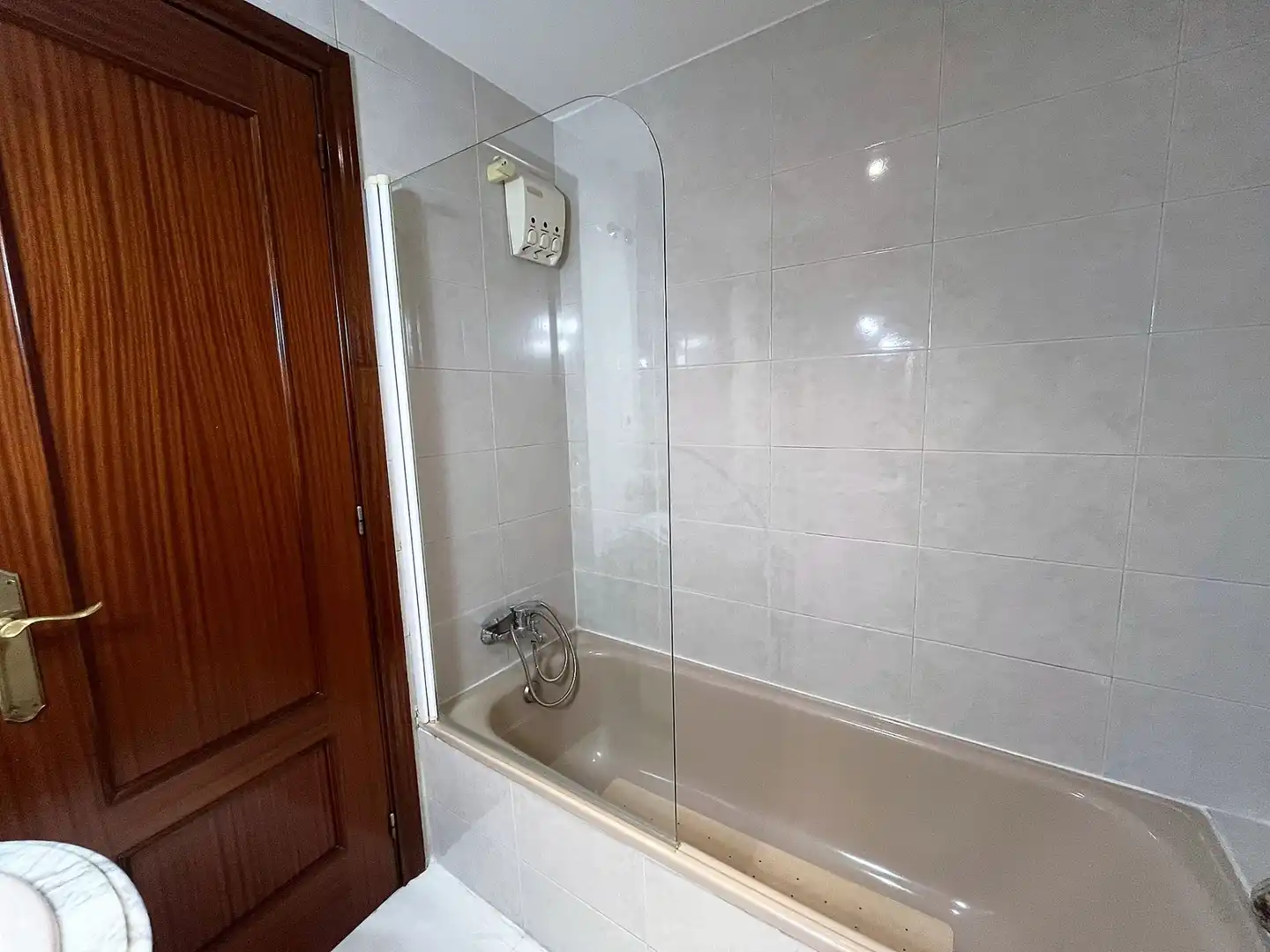 Badezimmer von Dachboden zum Verkauf in Fuenlabrada mit Klimaanlage, Heizung und Terrasse