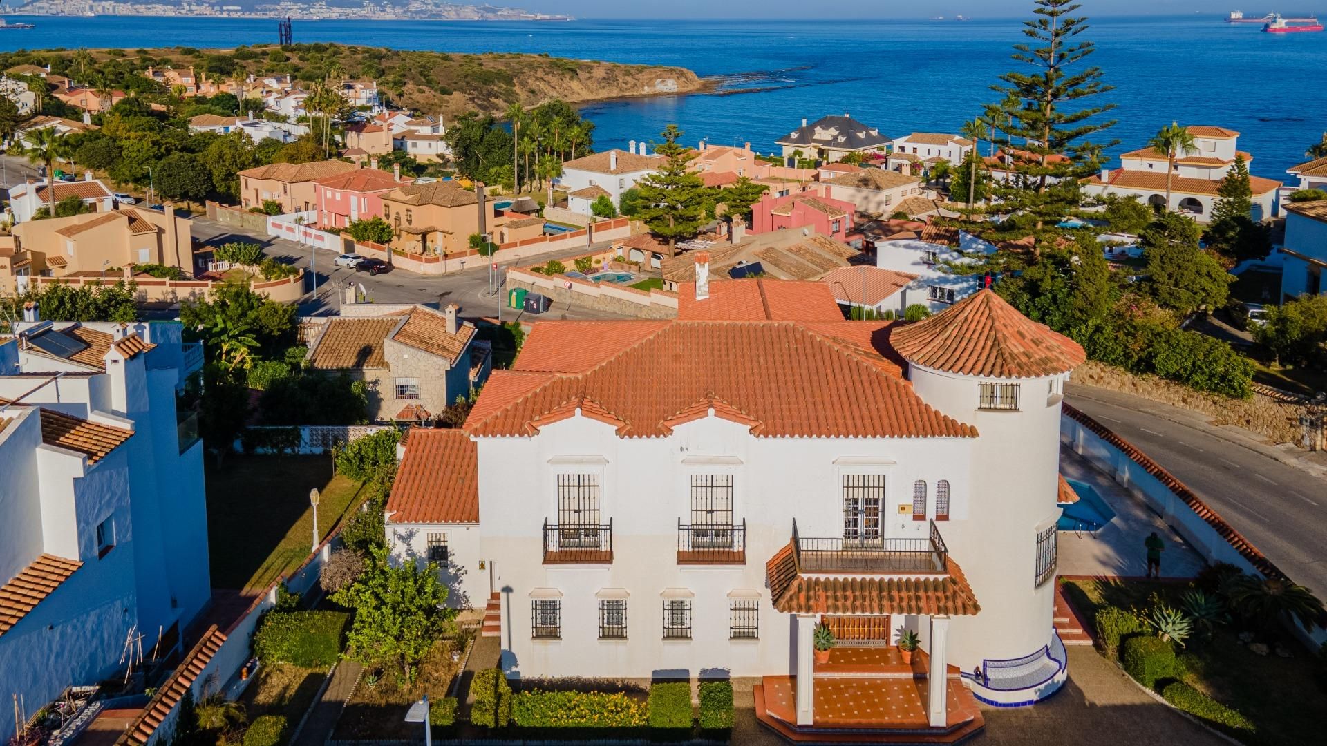 Exterior view of House or chalet for sale in Algeciras  with Swimming Pool