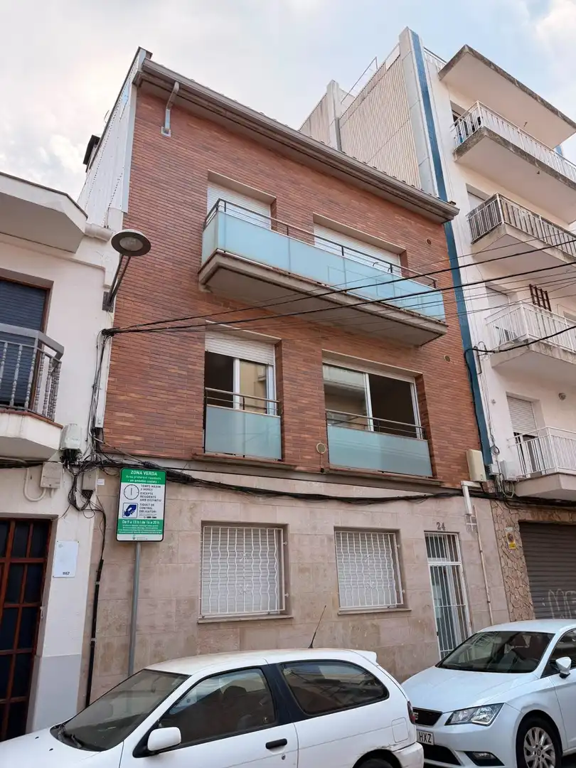 Vista exterior de Piso en venta en Pineda de Mar con Calefacción, Parquet y Balcón