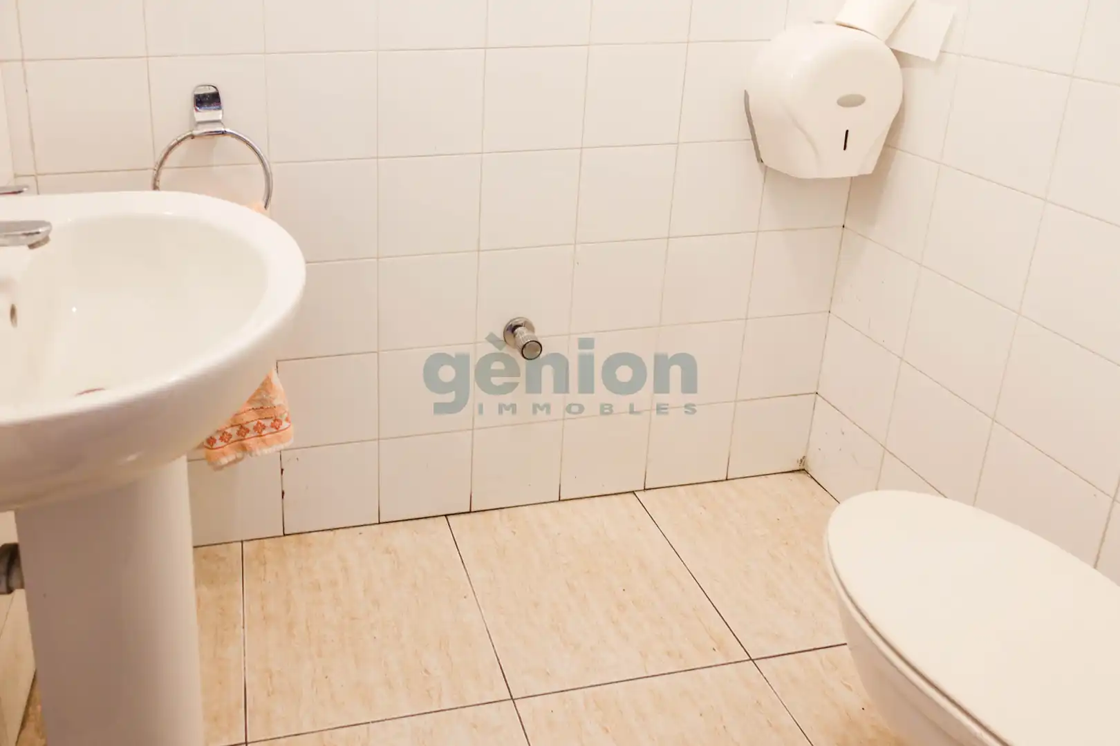 Badezimmer von Residential zum Verkauf in Salt