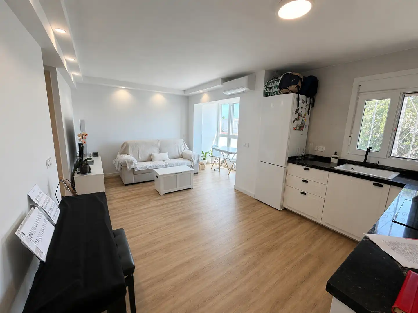 Sala d'estar de Apartament en venda en Marbella amb Aire condicionat, Moblat i Internet