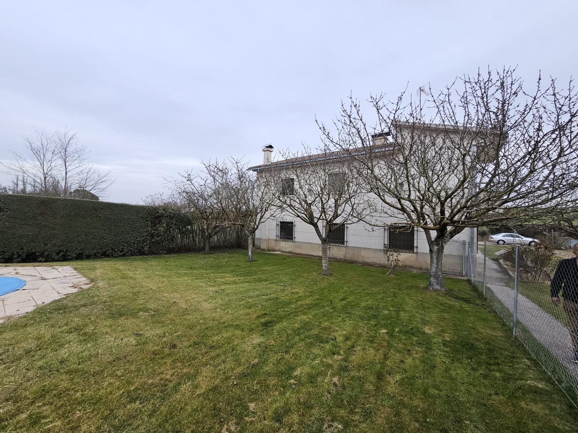 Jardí de Casa o xalet en venda en Villares de la Reina amb Calefacció, Terrassa i Piscina