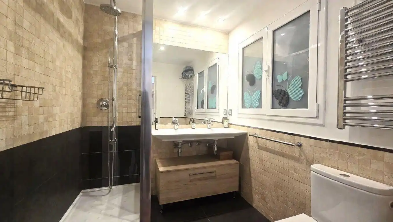 Baño de Piso en venta en Barcelona con Aire acondicionado, Calefacción y Parquet