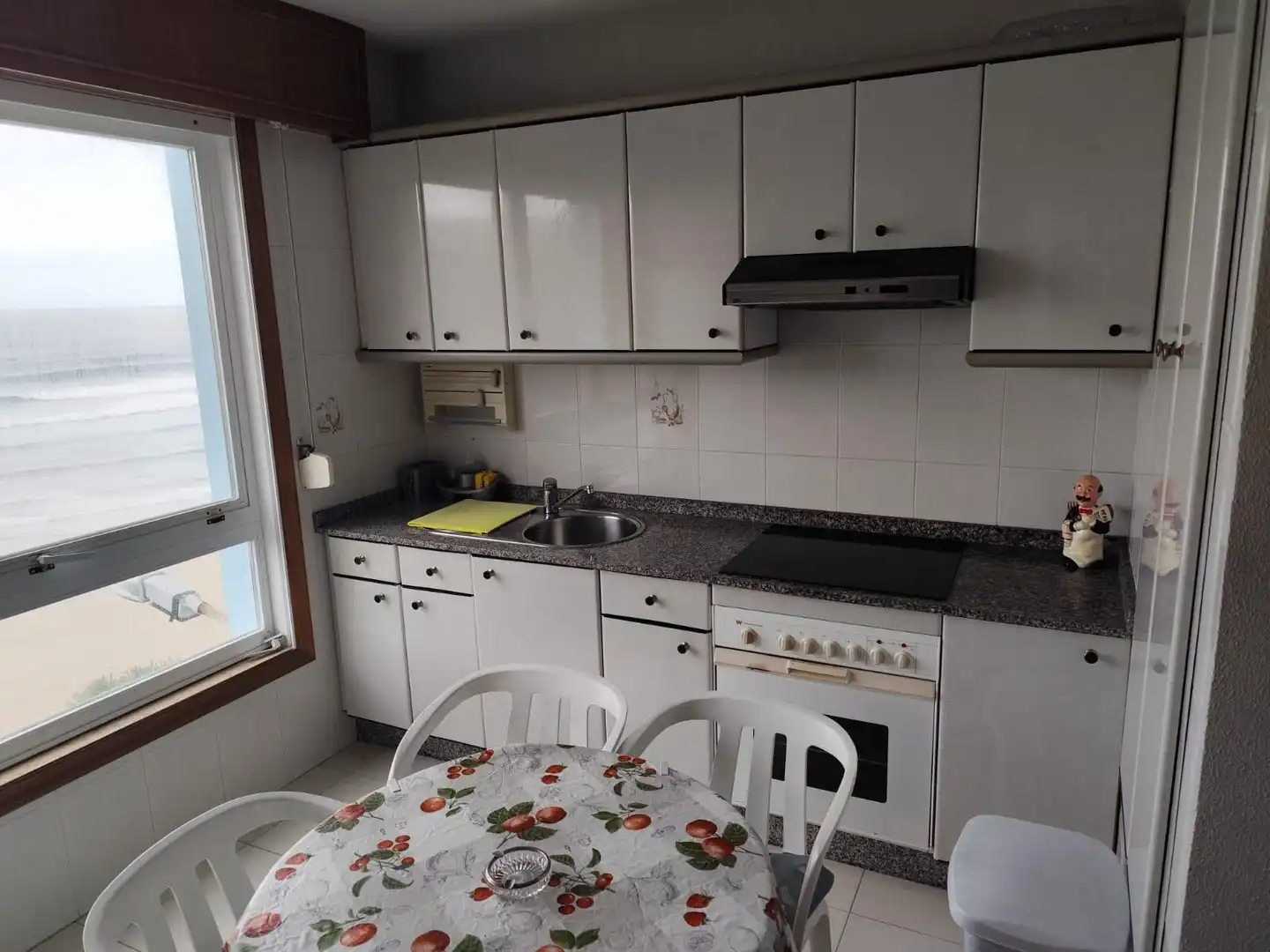 Kitchen of Flat for rent in Malpica de Bergantiños  with Heating, Terrace and Furnished
