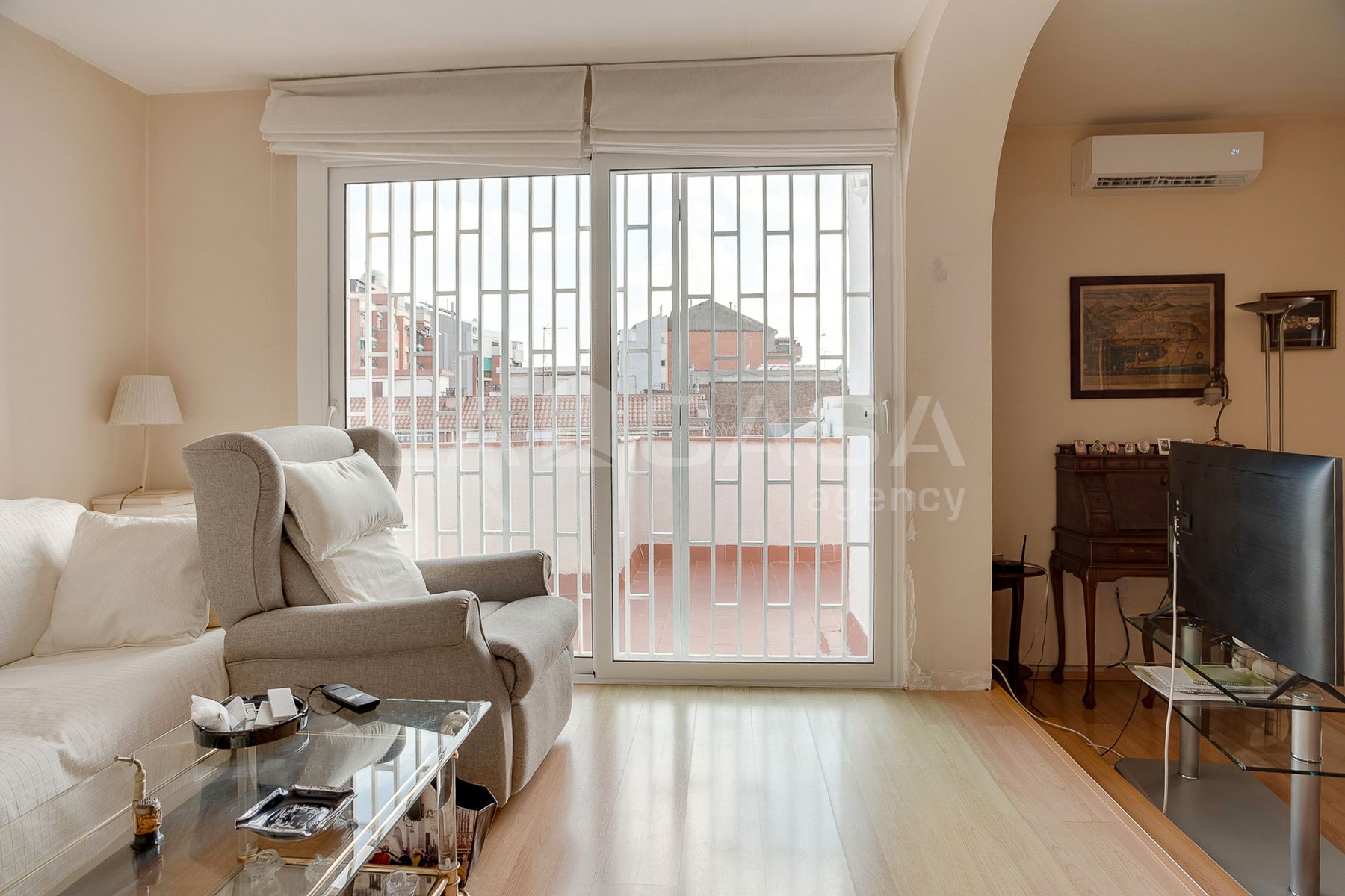 Sala de estar de Ático en venta en  Barcelona Capital con Calefacción y Terraza