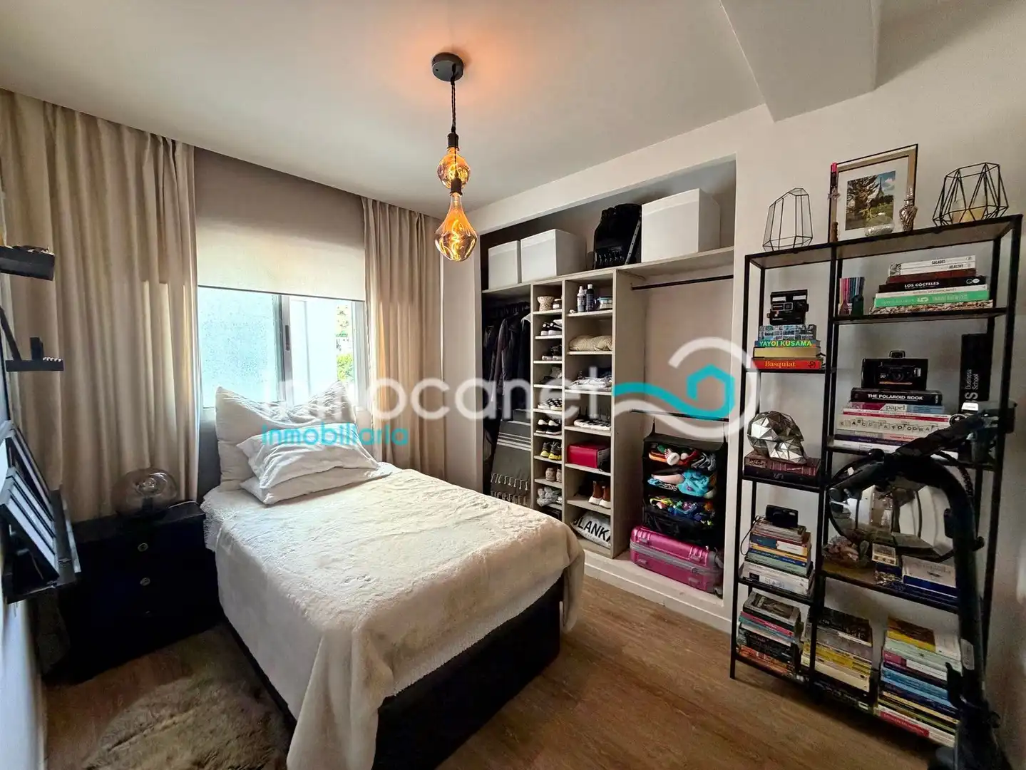 Bedroom of Apartments for sale in Oliva  with Air Conditioner and Balcony