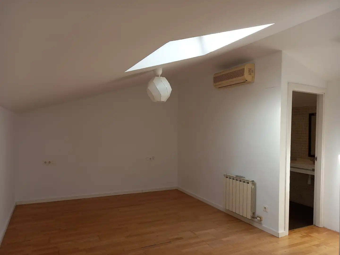 Habitación de Dúplex en venta en Girona con Calefacción, Parquet y Terraza