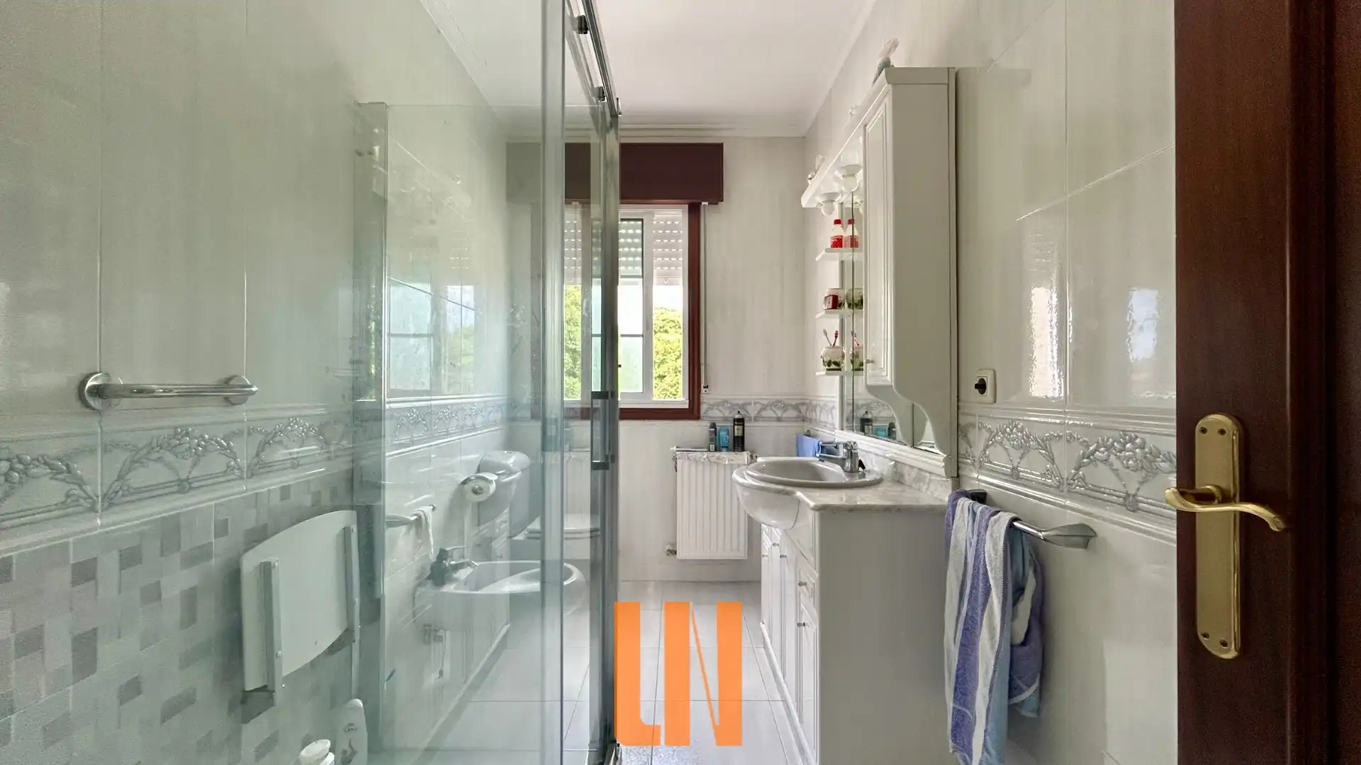 Baño de Casa o chalet en venta en Oleiros con Calefacción, Jardín privado y Parquet