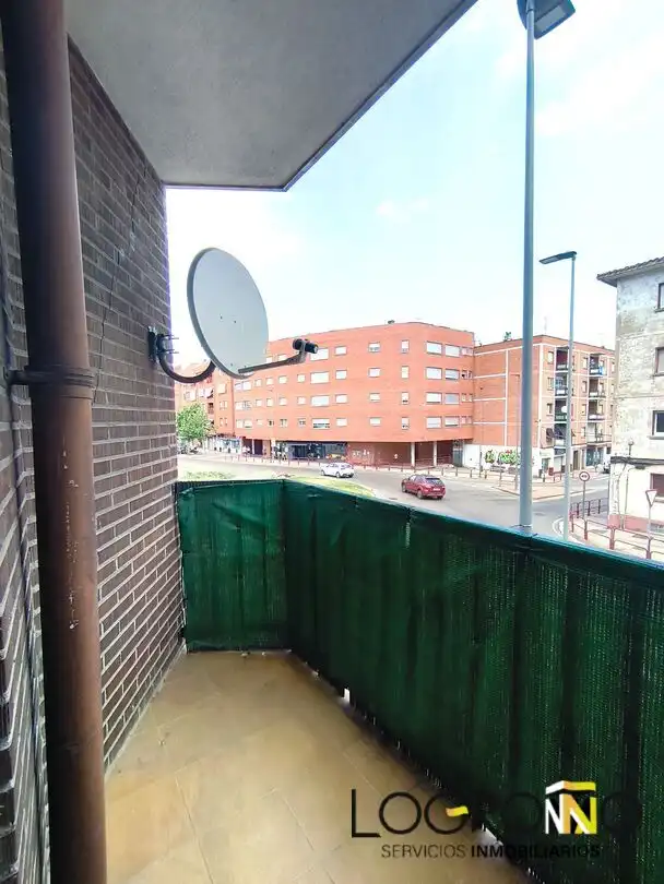 Vista exterior de Pis en venda en  Logroño amb Calefacció i Traster