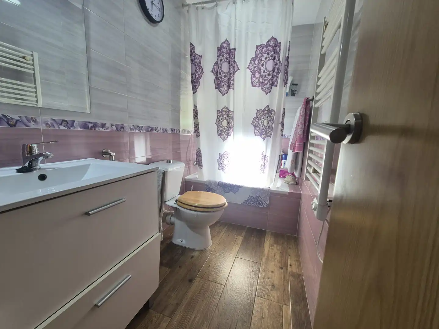 Bathroom of Flat for sale in Madrid