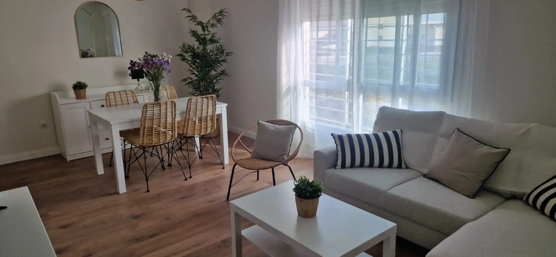Wohnzimmer von Wohnung zur Miete in Sevilla mit Klimaanlage, Parkett und Abstellraum