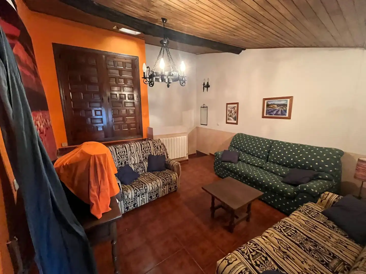 Sala de estar de Finca rústica en venta en Cañamero con Calefacción y Jardín privado