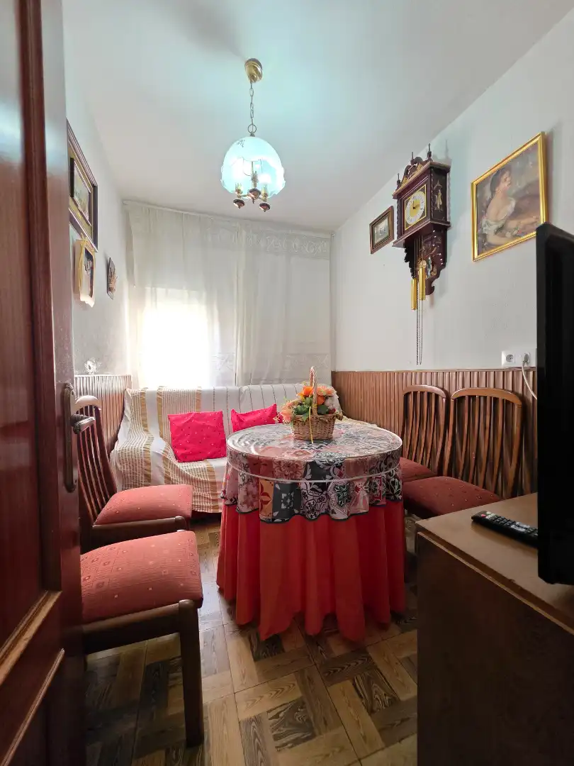 Sala d'estar de Pis en venda en Madrid amb Calefacció, Moblat i Alarma