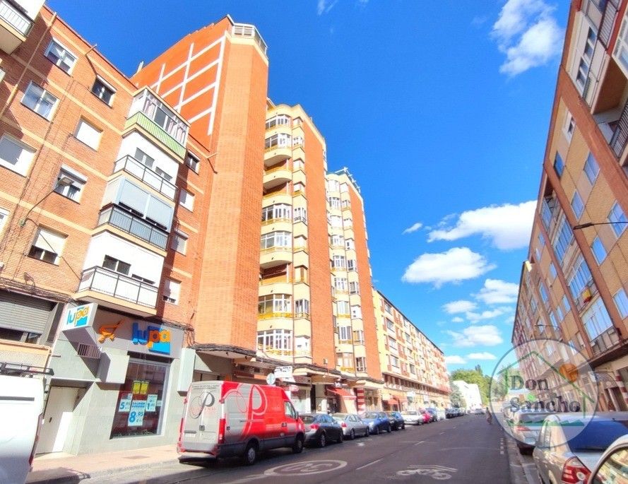 Exterior view of Flat for sale in Valladolid Capital  with Heating and Terrace
