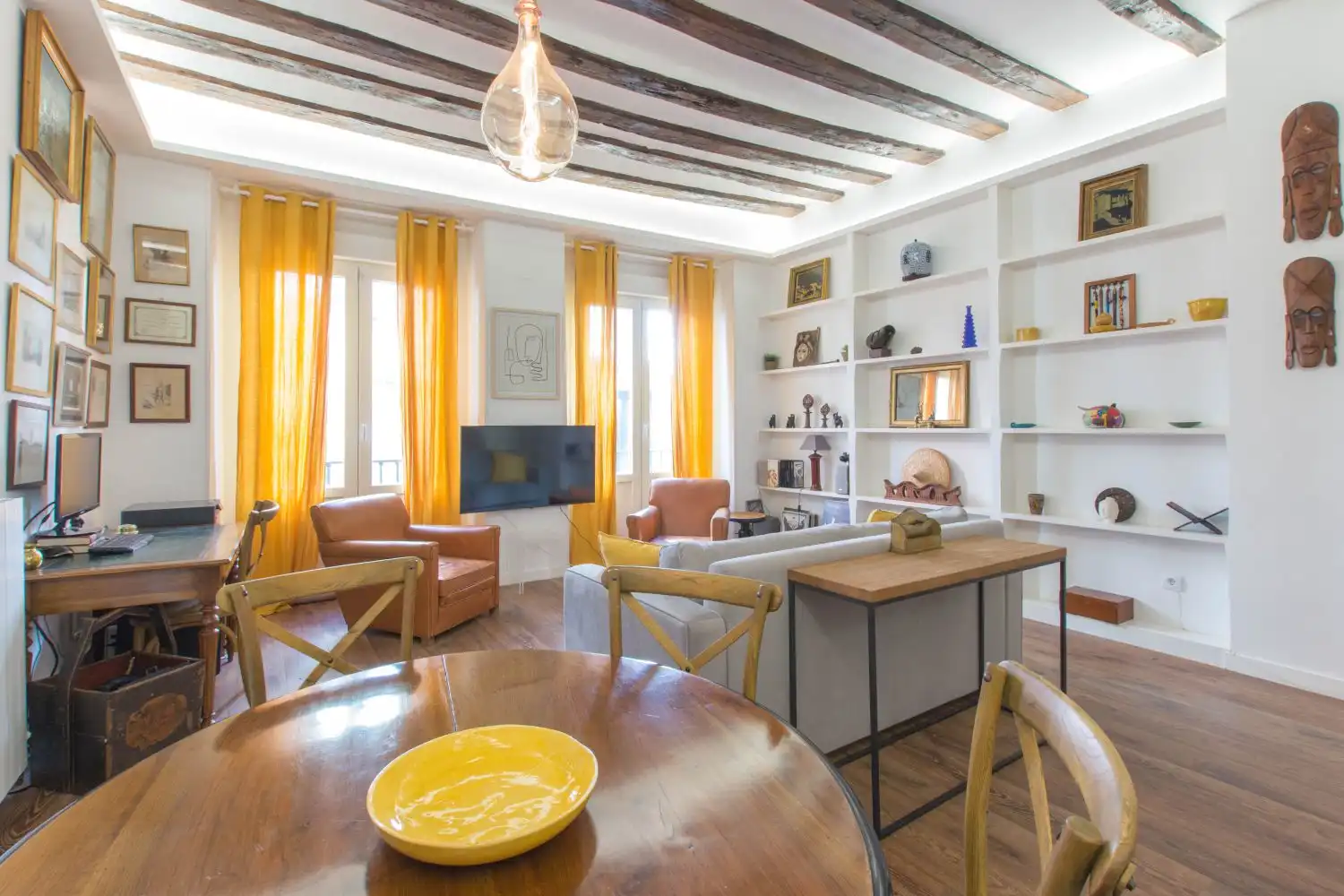 Sala d'estar de Pis en venda en  Pamplona / Iruña amb Calefacció, Moblat i Balcó