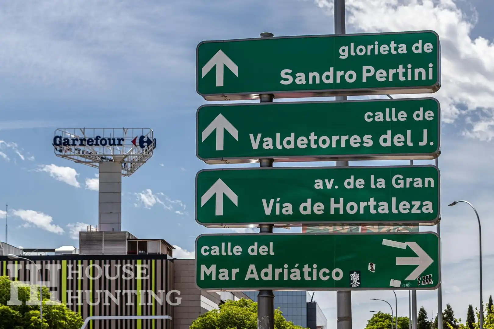 Vista exterior de Piso en venta en Madrid con Calefacción