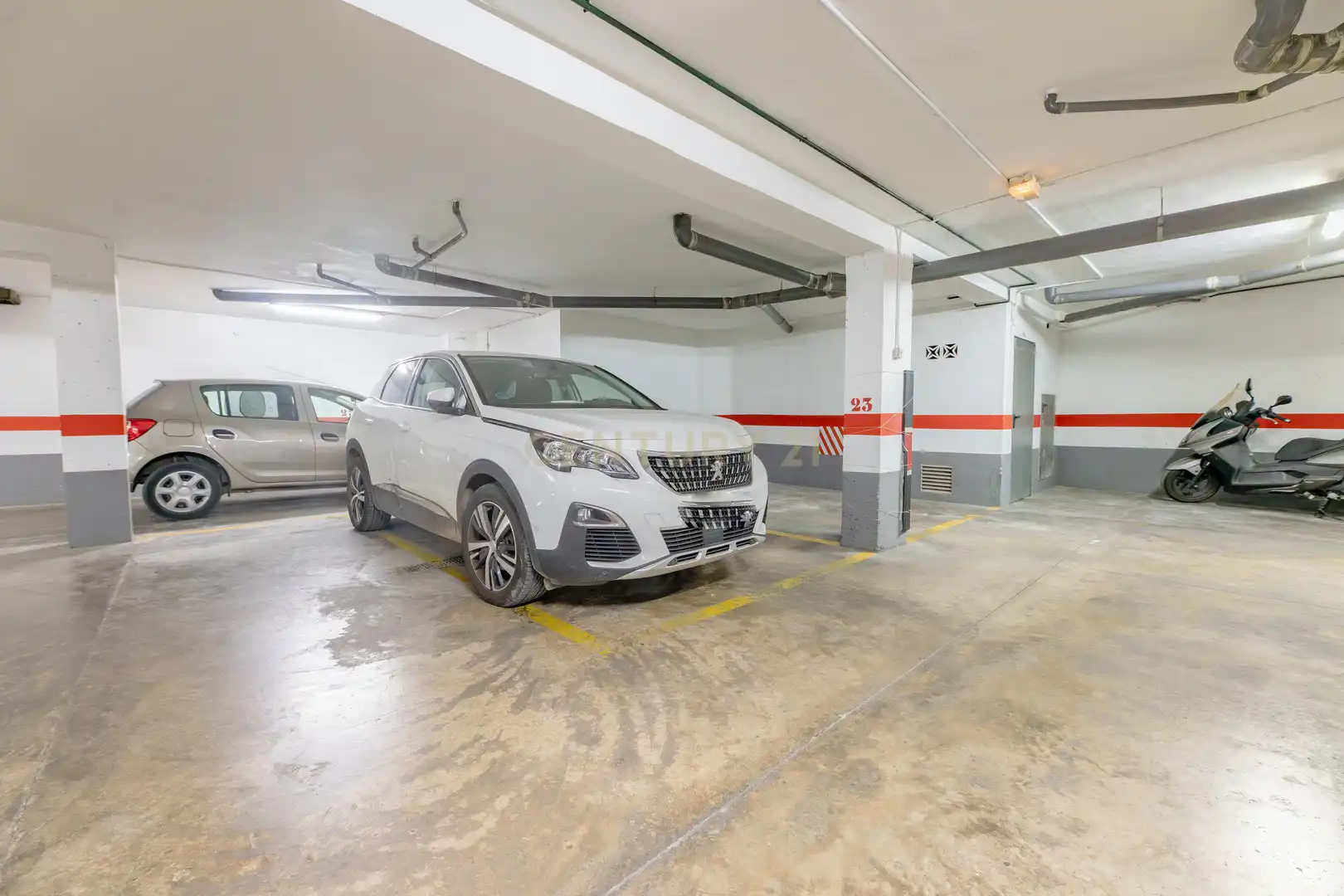 Parking de Apartamento en venta en Camí Reial 