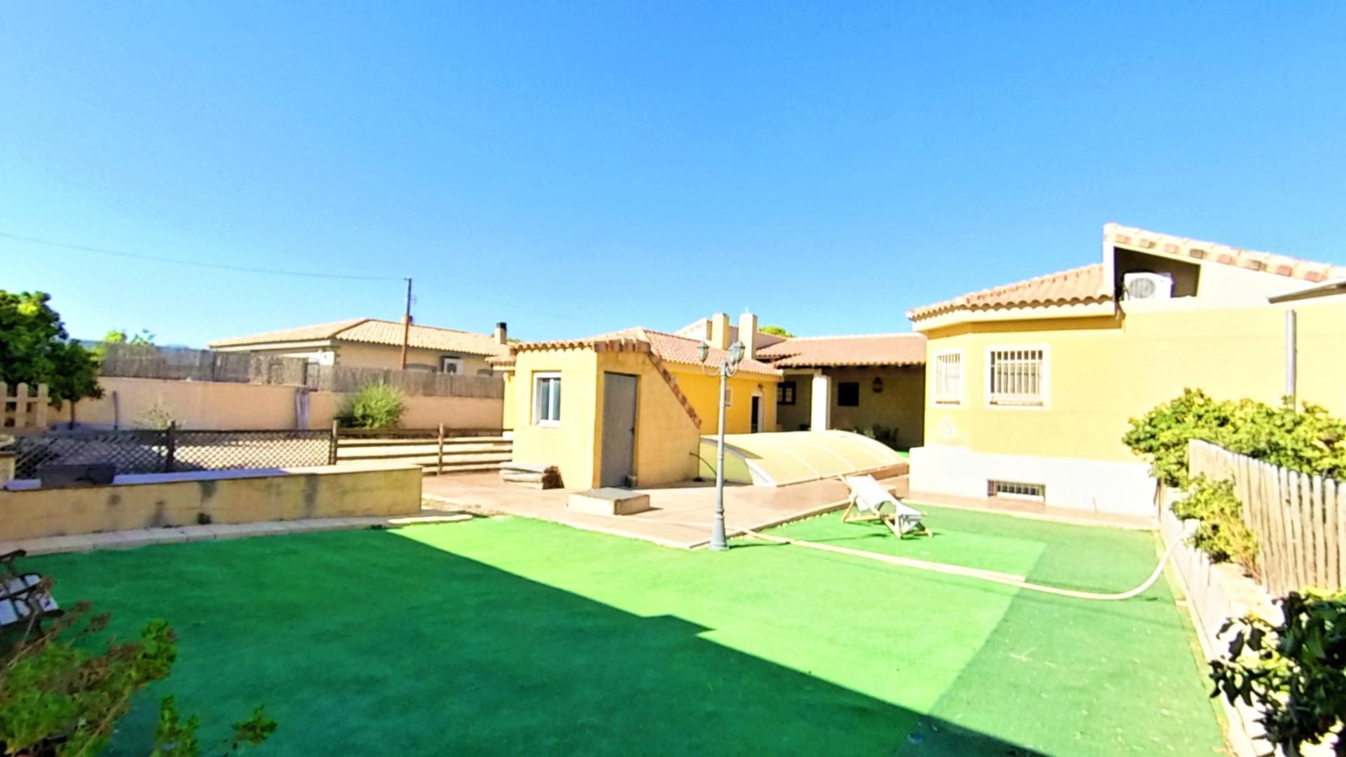 Exterior view of House or chalet for sale in Alicante / Alacant  with Air Conditioner, Swimming Pool and Balcony