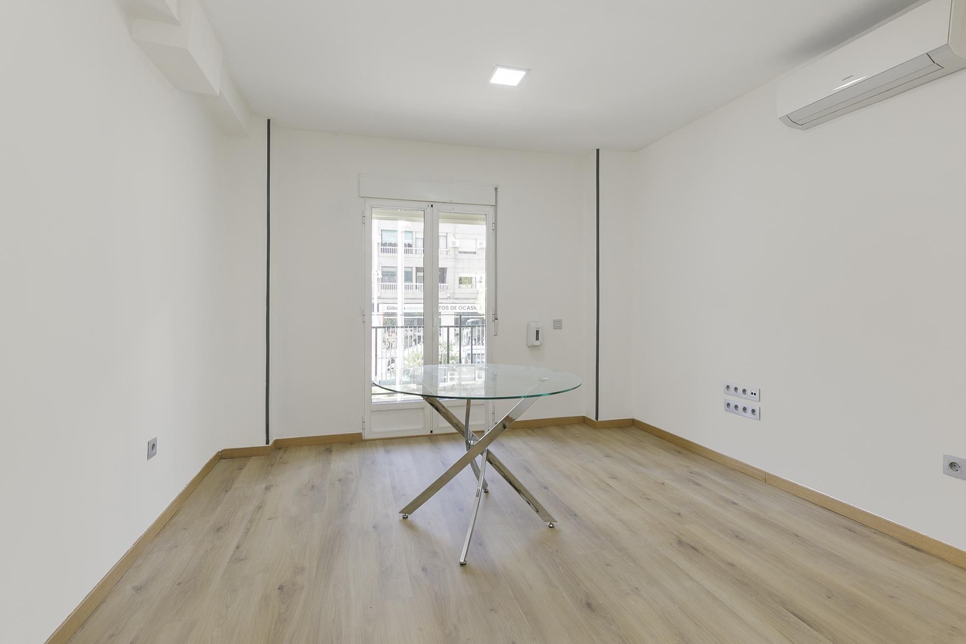 Flat for sale in  Granada Capital  with Air Conditioner, Parquet flooring and Balcony