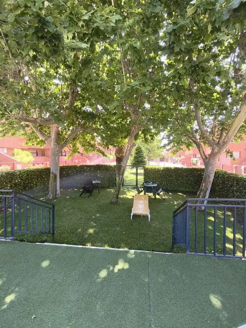Garten von Einfamilien-Reihenhaus zum Verkauf in Getafe mit Klimaanlage, Heizung und Privatgarten