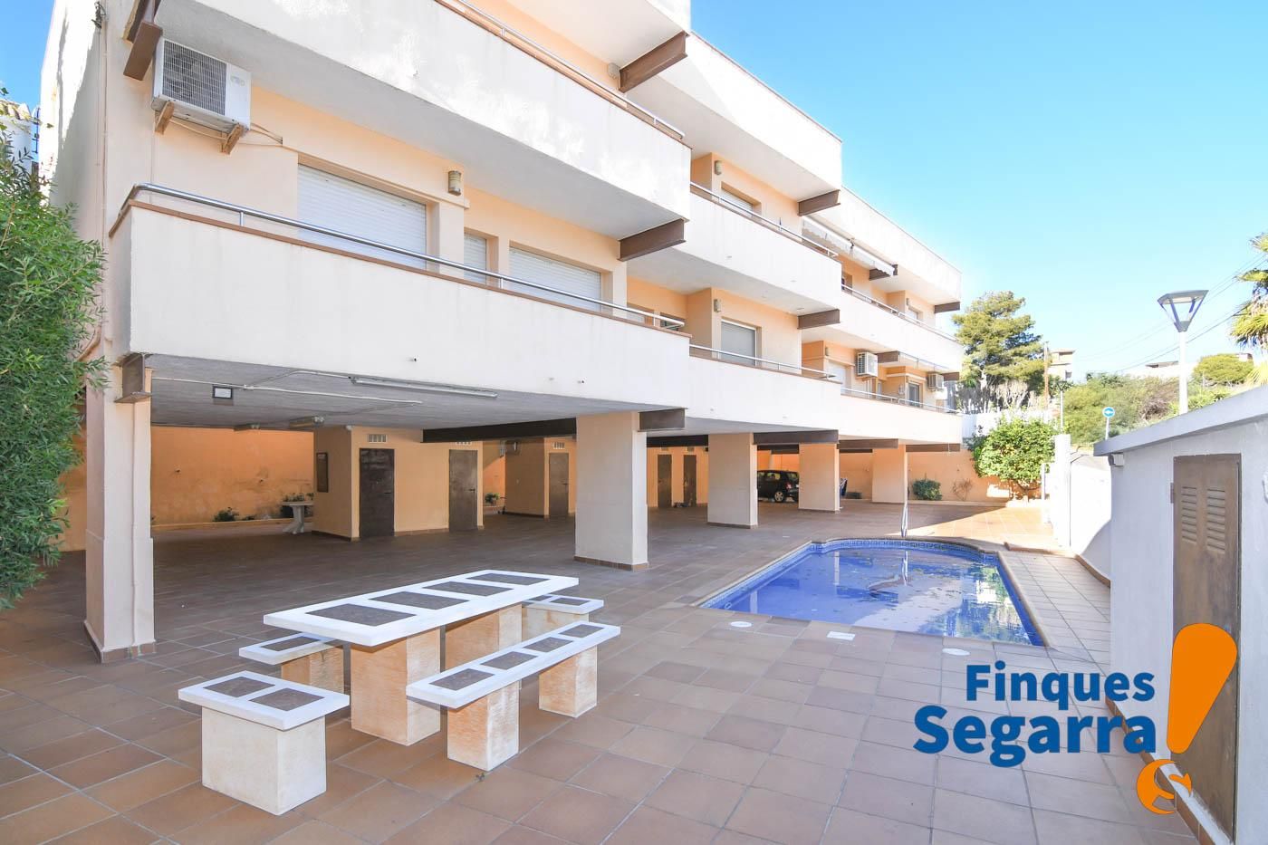 Swimming pool of Flat for sale in Roda de Berà  with Air Conditioner, Heating and Terrace