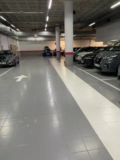 Aparcament de Oficina de lloguer en L'Hospitalet de Llobregat amb Aire condicionat, Calefacció i Terrassa