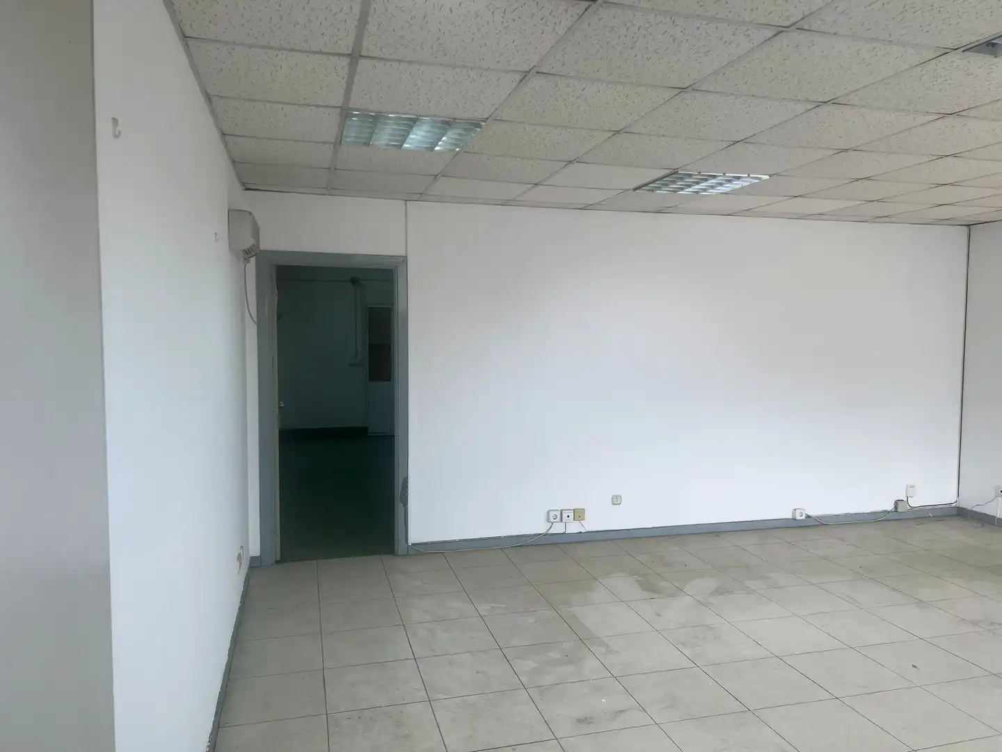 Industrial buildings for rent in Padrón
