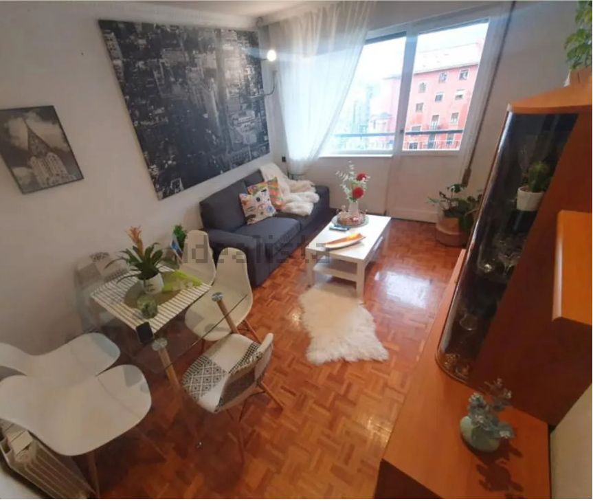 Living room of Flat for sale in Bilbao   with Heating, Furnished and Balcony