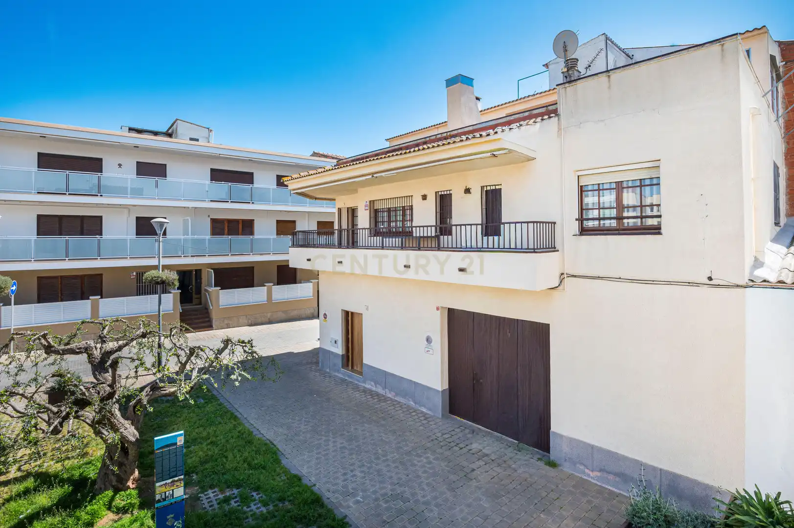 Exterior view of Houses for sale in Cunit  with Air Conditioner, Storage room and Balcony