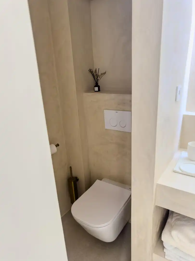 Baño de Apartamento de alquiler en Estepona con Aire acondicionado, Terraza y Piscina