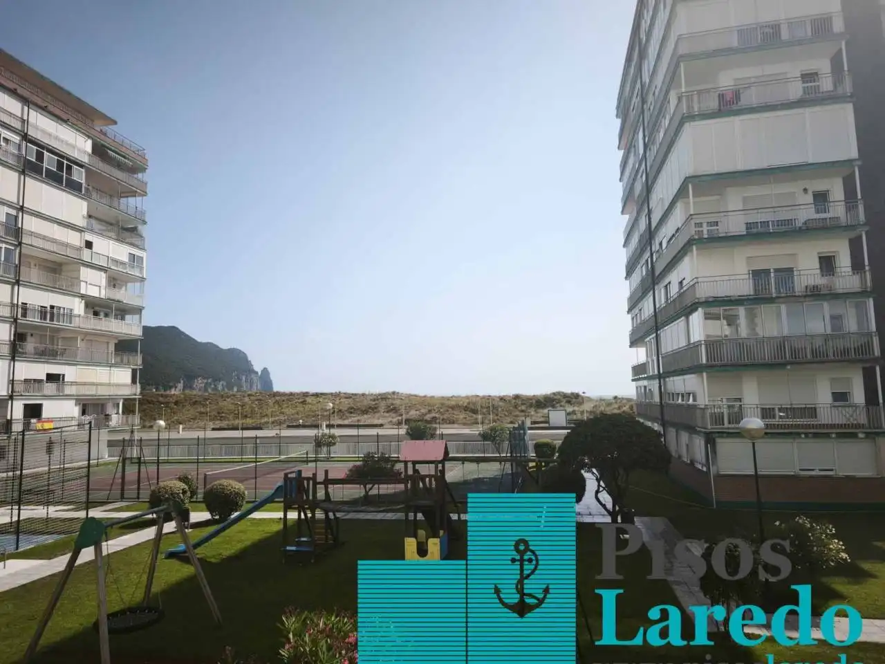 Vista exterior de Piso en venta en Laredo