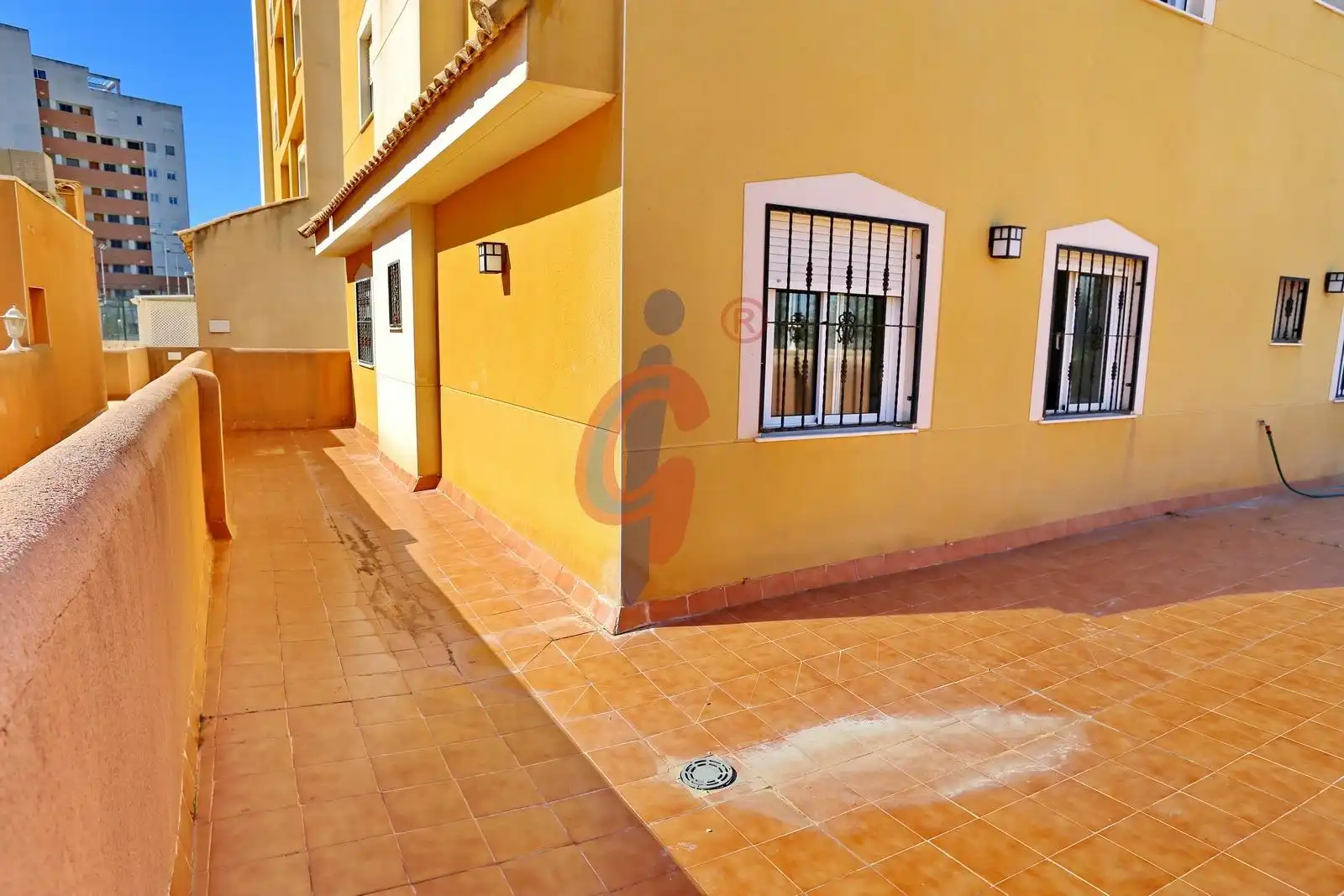Vista exterior de Planta baixa en venda en Guardamar del Segura amb Terrassa, Moblat i Piscina comunitària