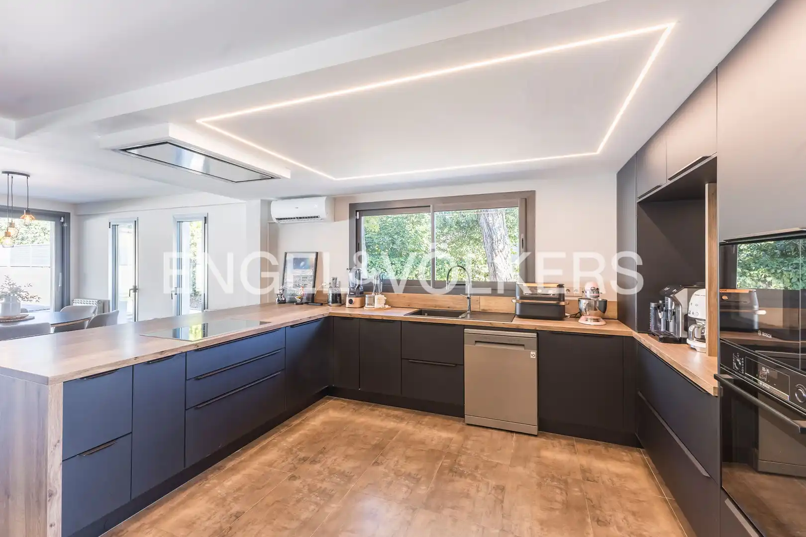 Cocina de Casa o chalet en venta en Paracuellos de Jarama con Aire acondicionado, Calefacción y Jardín privado