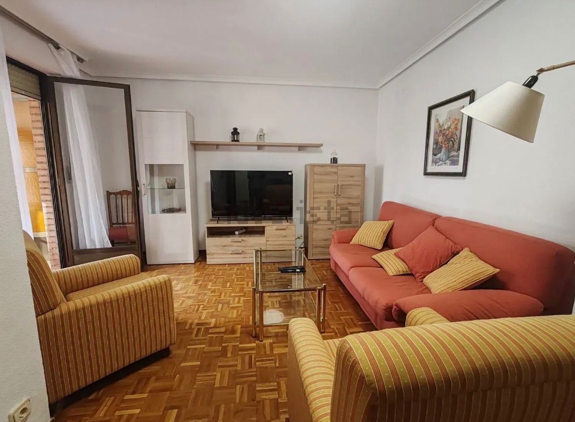 Living room of Flat for rent in Salamanca Capital  with Heating, Parquet flooring and Furnished