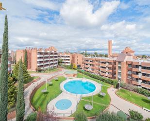 Vista exterior de Dúplex en venda en Pozuelo de Alarcón amb Calefacció, Terrassa i Traster