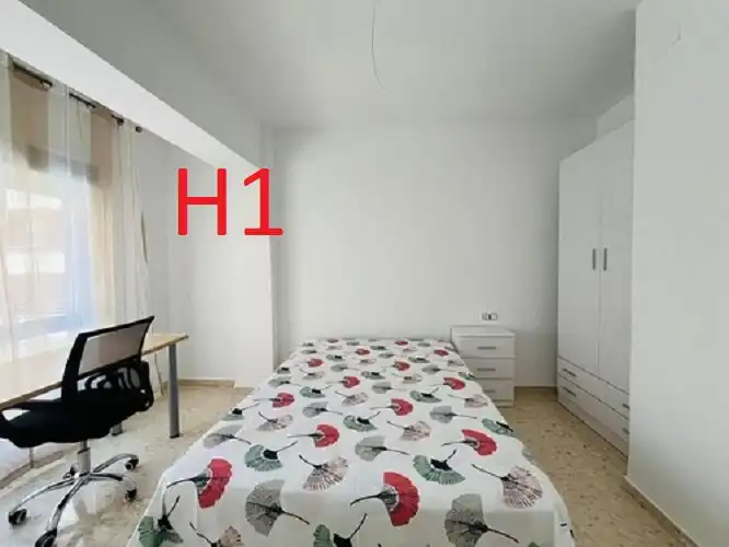 Schlafzimmer von Wohnung zur untervermieten in Granada mit Möbliert und Balkon