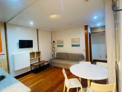 Living room of Flat for sale in  Madrid Capital  with Air Conditioner, Furnished and Oven