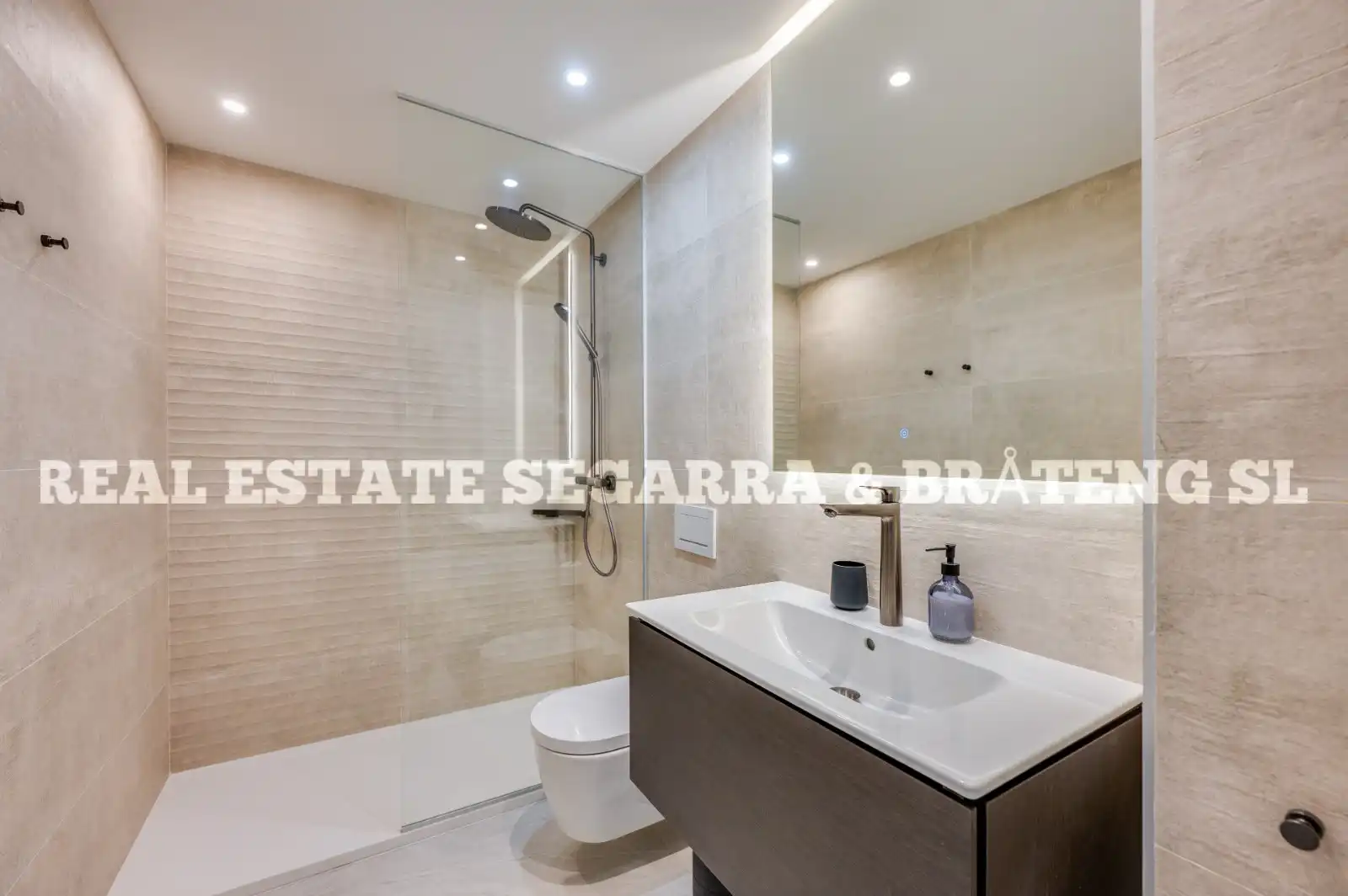 Bathroom of Attic for sale in Marbella  with Air Conditioner, Heating and Terrace