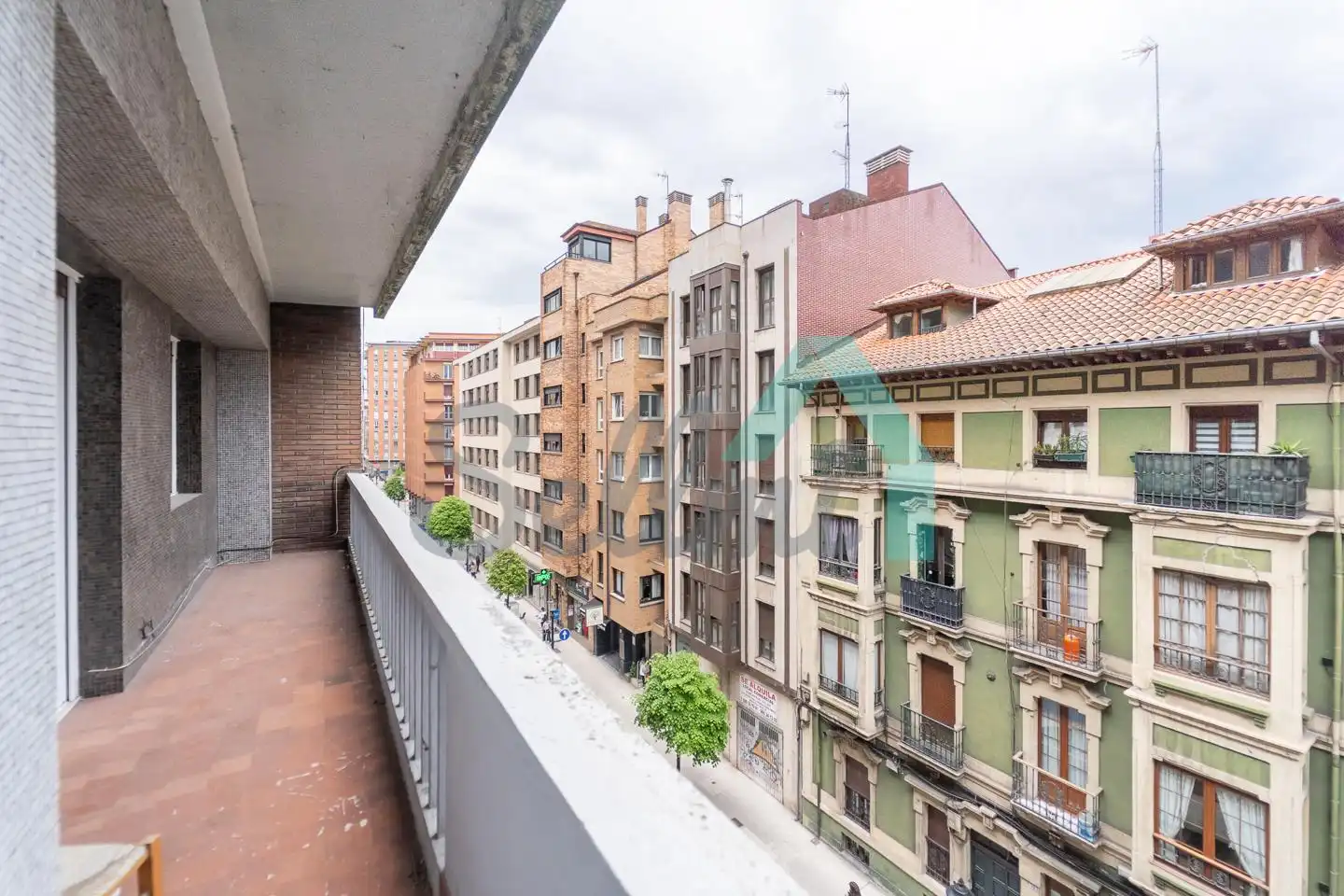 Vista exterior de Pis de lloguer en Gijón  amb Calefacció, Parquet i Terrassa