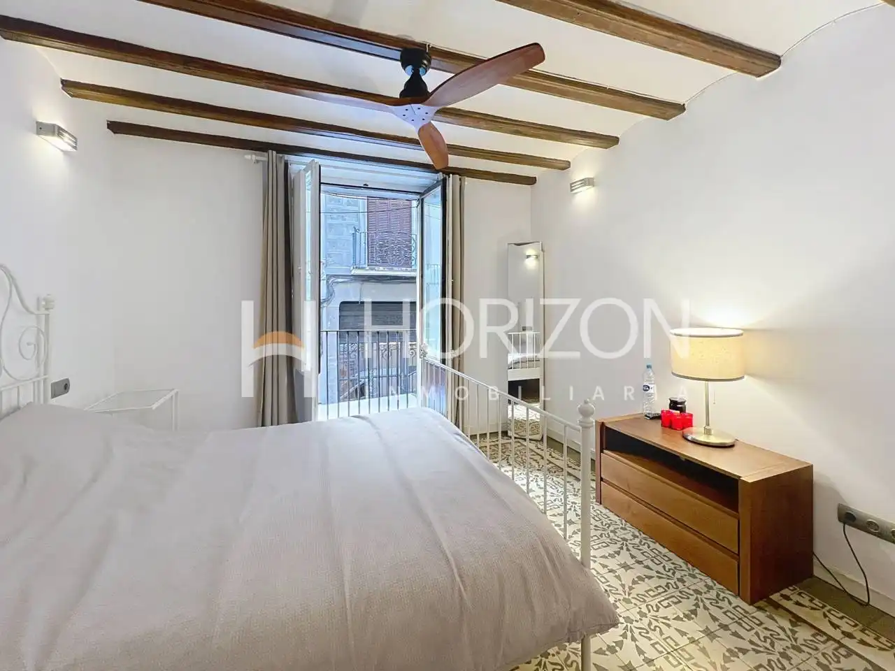 Dormitori de Apartament en venda en Barcelona amb Aire condicionat, Calefacció i Moblat