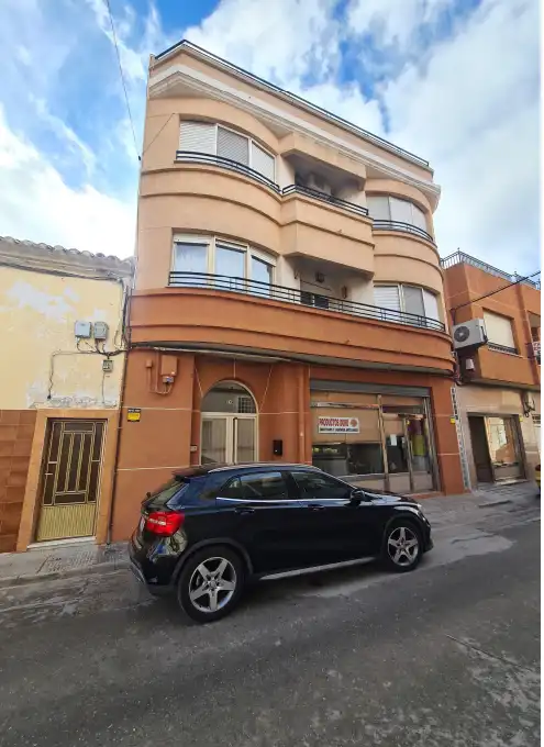 Vista exterior de Pis en venda en Tobarra amb Traster i Balcó