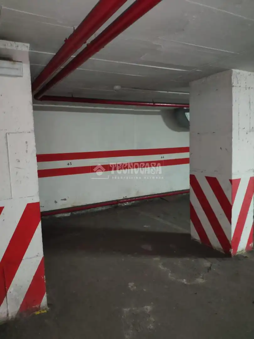 Parkplatz von Garage zum Verkauf in Sevilla